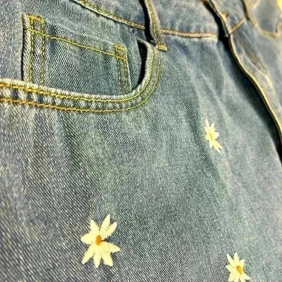 Shein Jean Shorts Embroidered Denim Plus Size 4XL Summer Festival Women's Summer - Picture 9 of 10